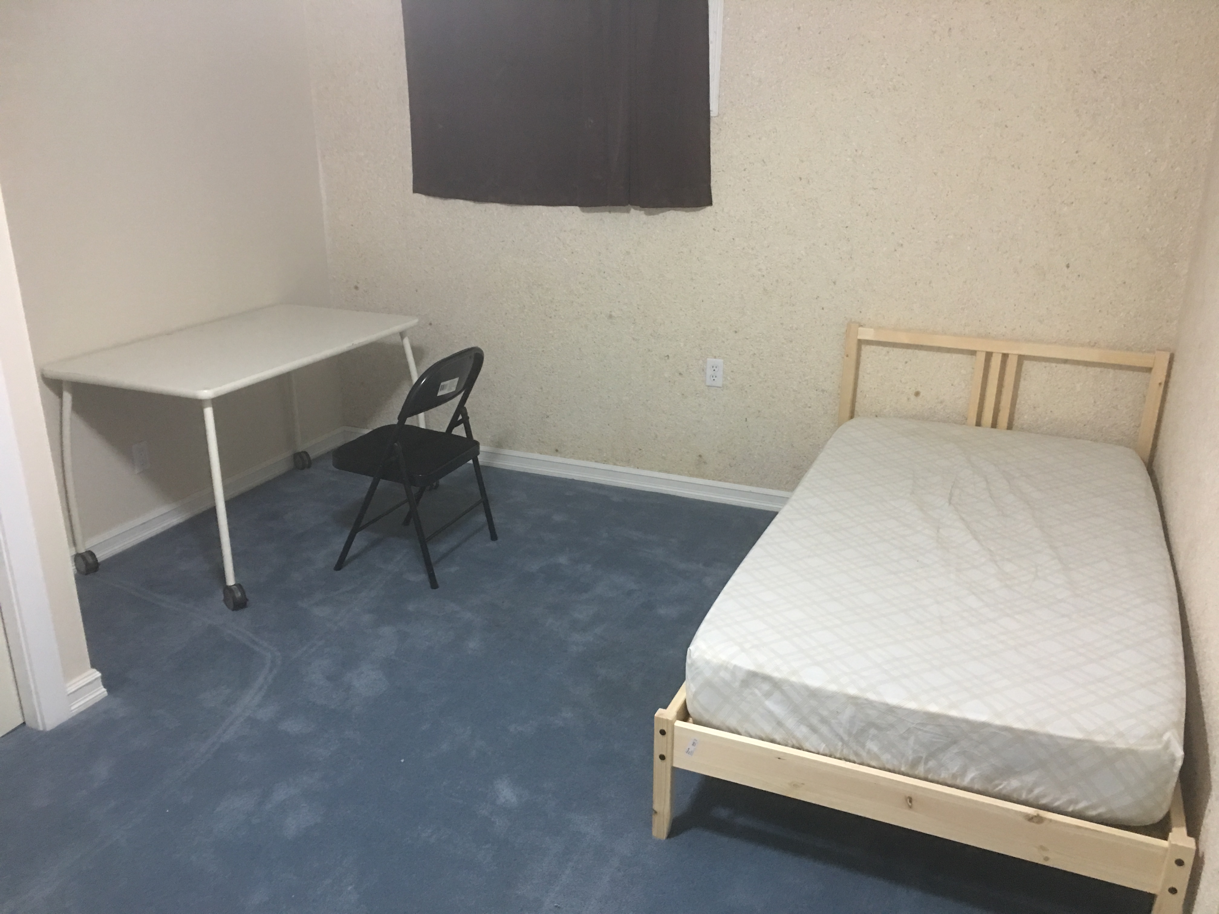 首页 房产频道 出租房 房源描述    varsity小区地下室单间出租,450$